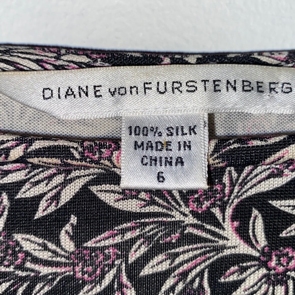 Diane vonFurstenburg Silk Dress, 3/4 sleeves with side ruching - Picture 2 of 6